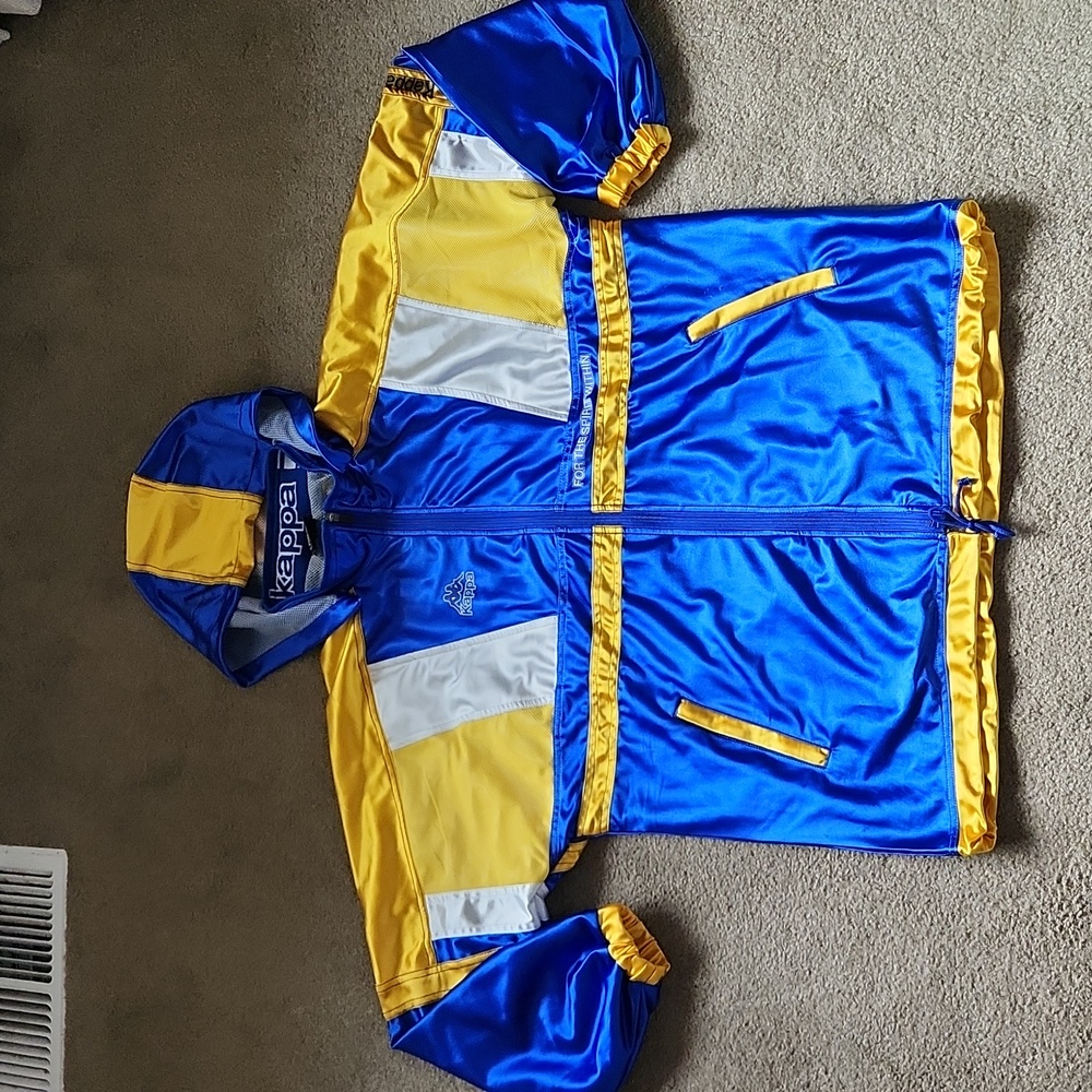 A somewhat interesting Kapoa Zip up jacket! Size XL